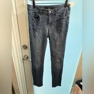 Women’s EUC Calvin Klein ultimate skinny super stretchy medium wash jeans!